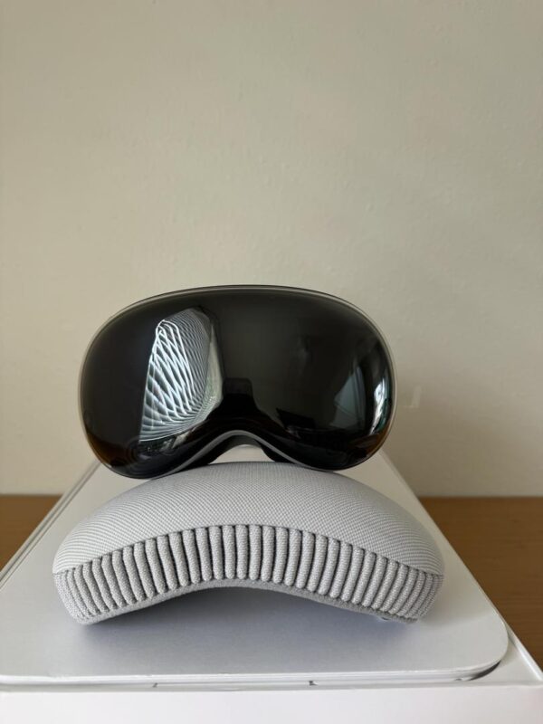 Apple Vision Pro – 1TB – Mint Condition - Image 3