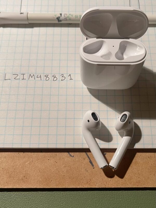 AirPods (2nd Generation) – Lightning Charging Case - Image 4