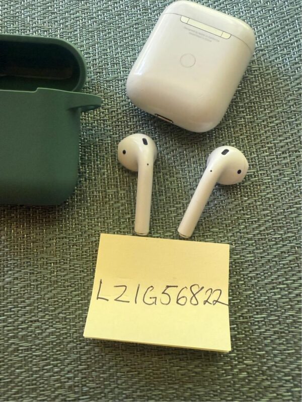 AirPods (2nd Generation) – Wireless Charging Case