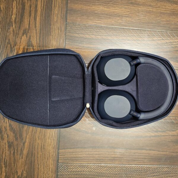 Sony WH-1000XM5 – Used – Navy Blue - Image 2