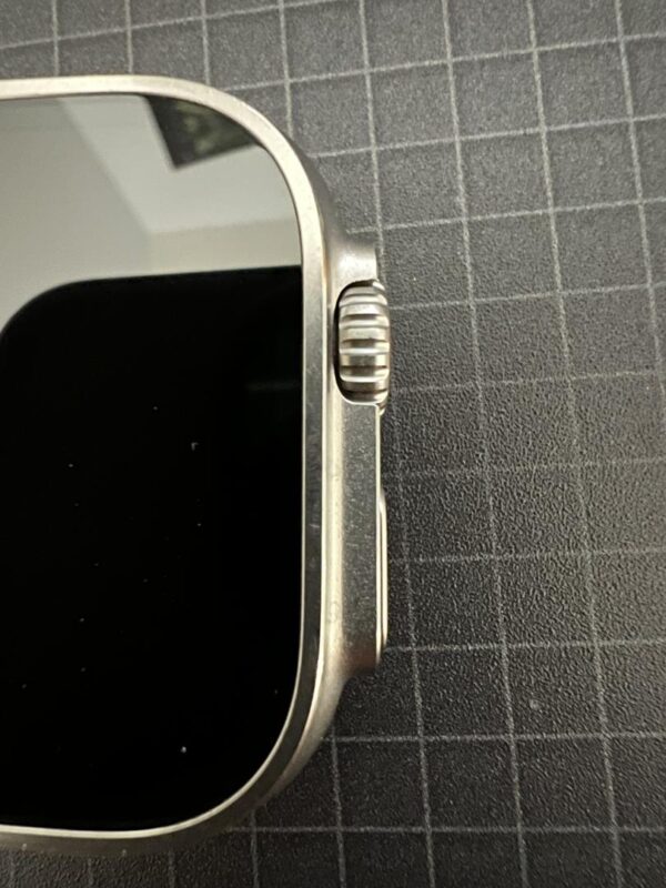 Apple Watch Ultra – 49mm – Verizon – Titanium – Good – 100% Battery - Image 4
