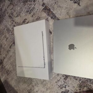 Apple MacBook Air 2025 – 13" – M4 – 16GB RAM – 256GB SSD – Silver – Mint Condition
