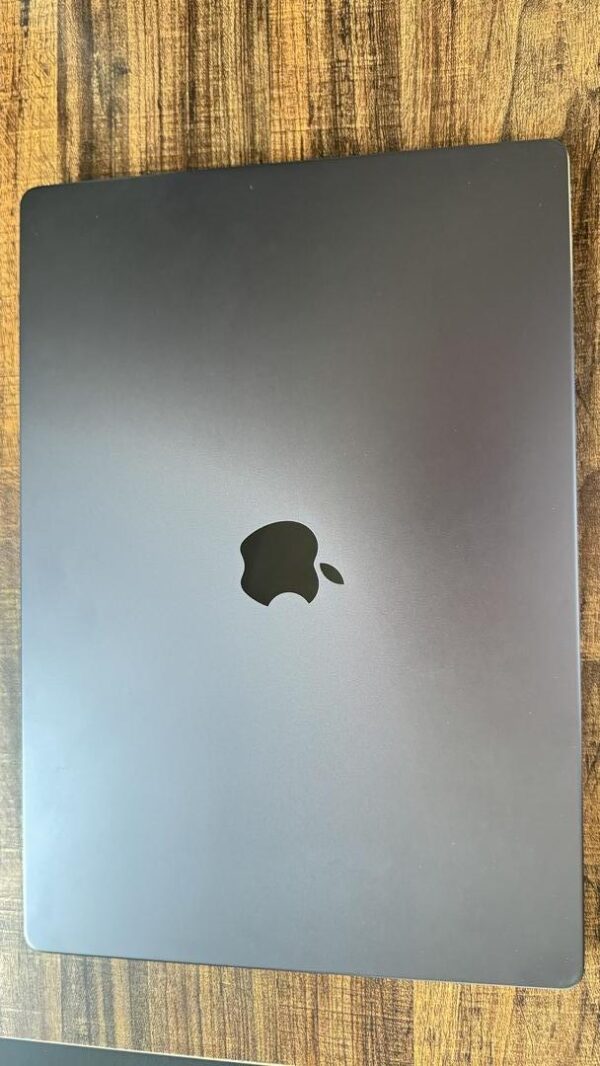 MacBook Pro Late 2023 – 16" – 512GB – Black – Good Condition - Image 4
