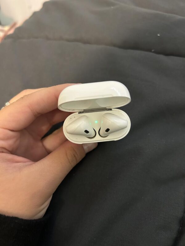 AirPods (2nd Generation) – Lightning Charging Case – Used - Image 4