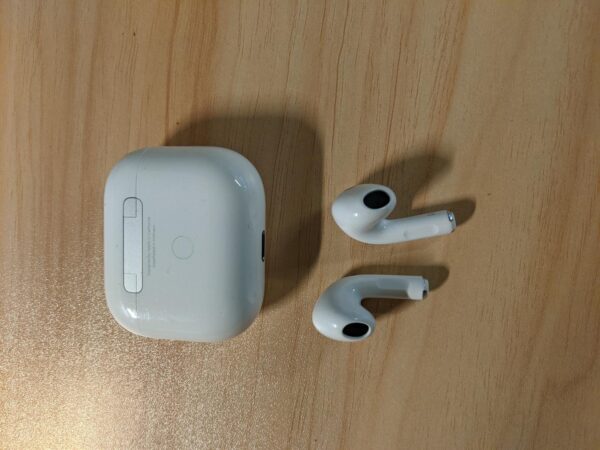 AirPods (3rd Generation) – Lightning Charging Case - Image 3
