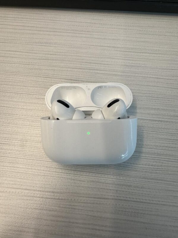 AirPods Pro (1st Generation) – Wireless Charging Case
