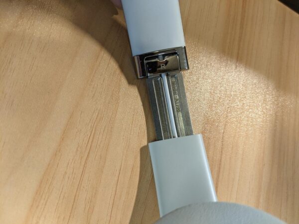 Beats Solo3 Wireless – Used – Silver - Image 3
