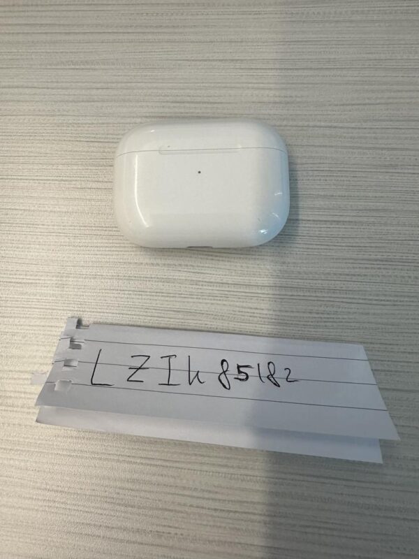 AirPods Pro (1st Generation) – Wireless Charging Case - Image 4