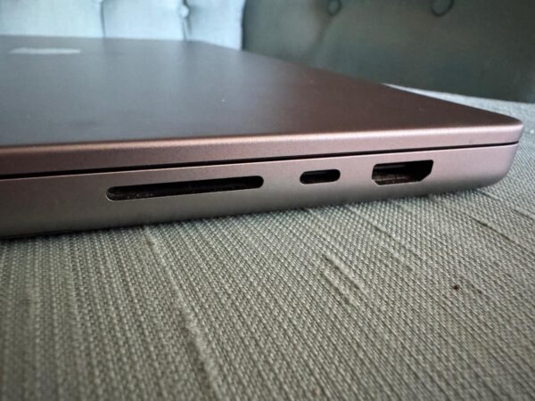 MacBook Pro 2023 – 16" – 1TB – Mint Condition - Image 6