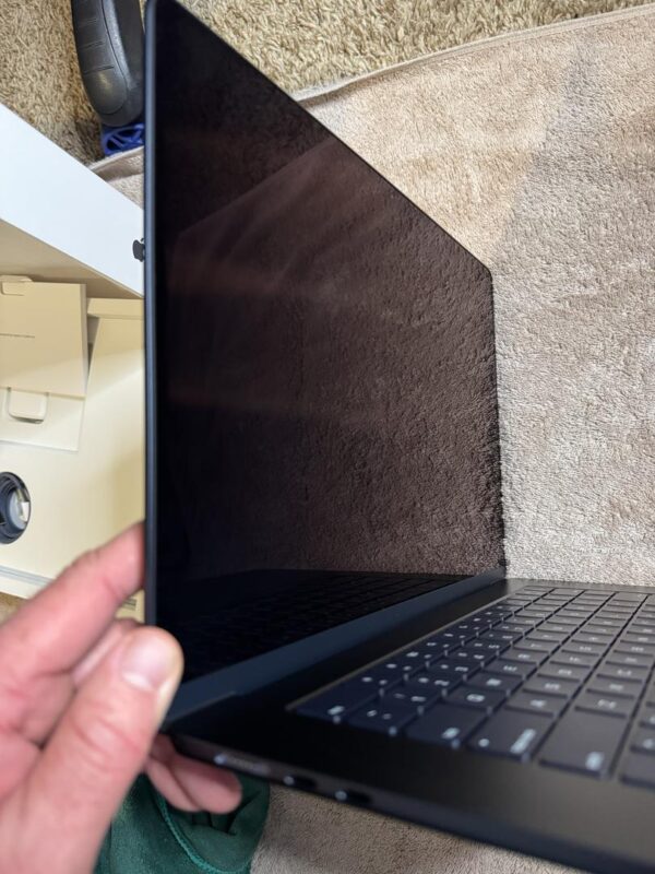 Apple MacBook Air 2025 – 15" – M4 – 24GB RAM – 1TB SSD – Midnight – Mint Condition - Image 3