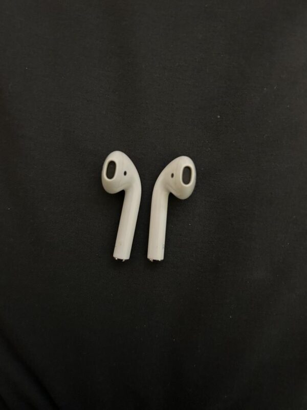 AirPods (2nd Generation) – Lightning Charging Case – Used - Image 6
