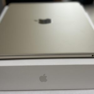 Apple MacBook Air 2025 – 13" – M4 – 16GB RAM – 512GB SSD – Starlight – Mint Condition