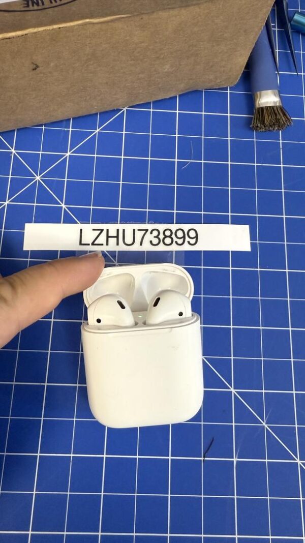 Apple AirPods (1st Generation) – Lightning Charging Case – Very Good Condition - Image 5