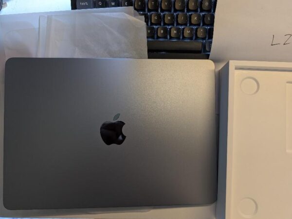 Apple MacBook Air 2024 – 13" – M3 – 16GB RAM – 512GB SSD – Midnight – Mint Condition - Image 12