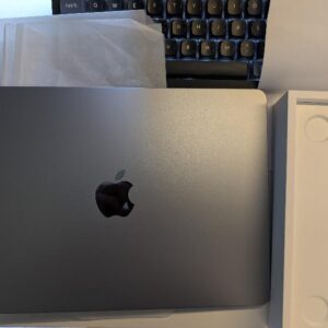 Apple MacBook Air 2024 – 13" – M3 – 16GB RAM – 512GB SSD – Midnight – Mint Condition