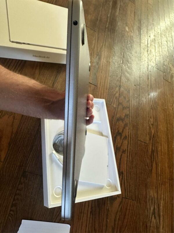 Apple MacBook Air 2024 – 13" – M3 – 16GB RAM – 512GB SSD – Silver – Mint Condition - Image 6