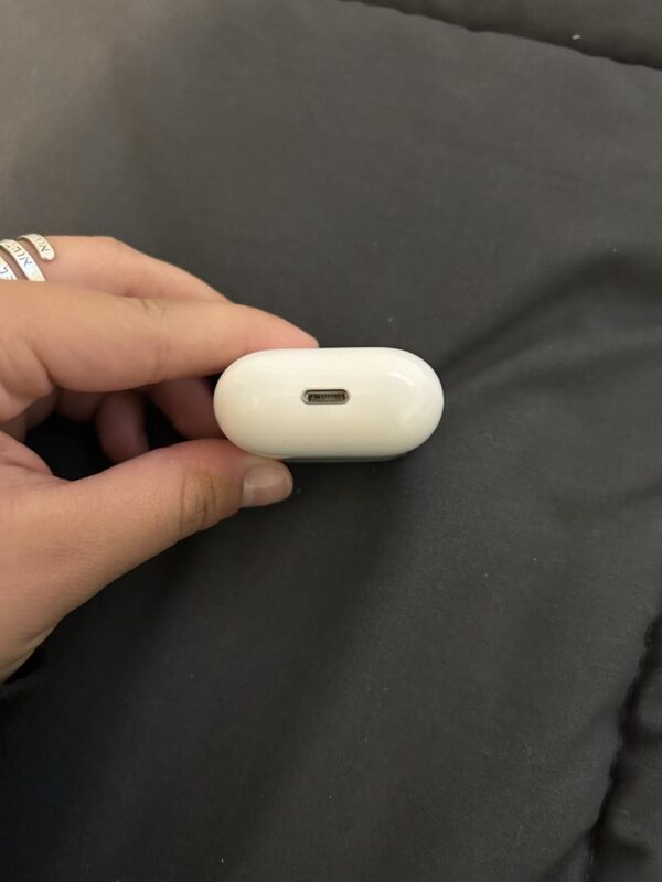 AirPods (2nd Generation) – Lightning Charging Case – Used - Image 7