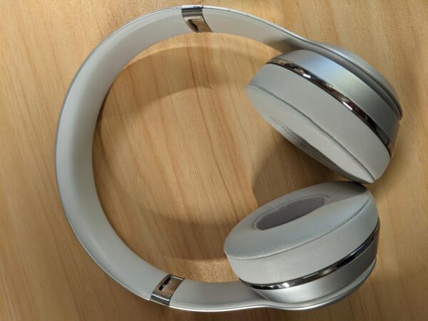 Beats Solo3 Wireless – Used – Silver - Image 11