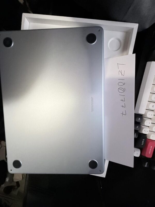 Apple MacBook Air 2025 – 13" – M4 – 24GB RAM – 512GB SSD – Sky Blue – Good Condition - Image 4