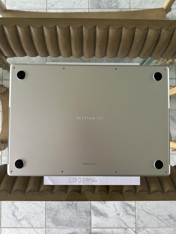 MacBook Pro 2024 – 16" – 512GB – Silver – Mint Condition - Image 7