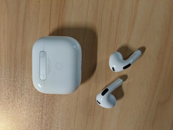 AirPods (3rd Generation) – Lightning Charging Case - Image 5