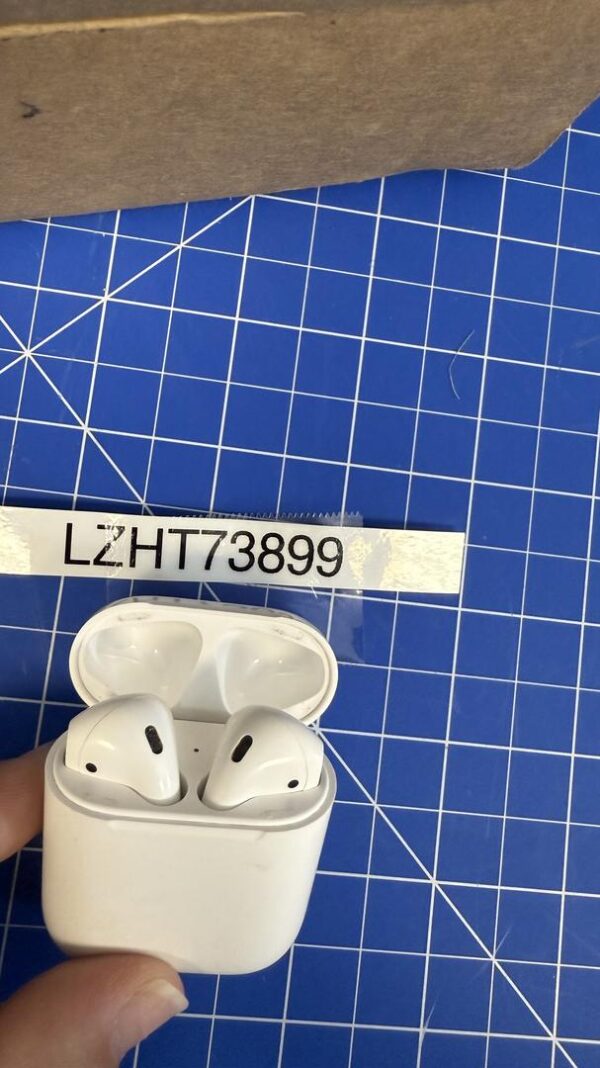 Apple AirPods (1st Generation) – Lightning Charging Case – Very Good Condition - Image 10