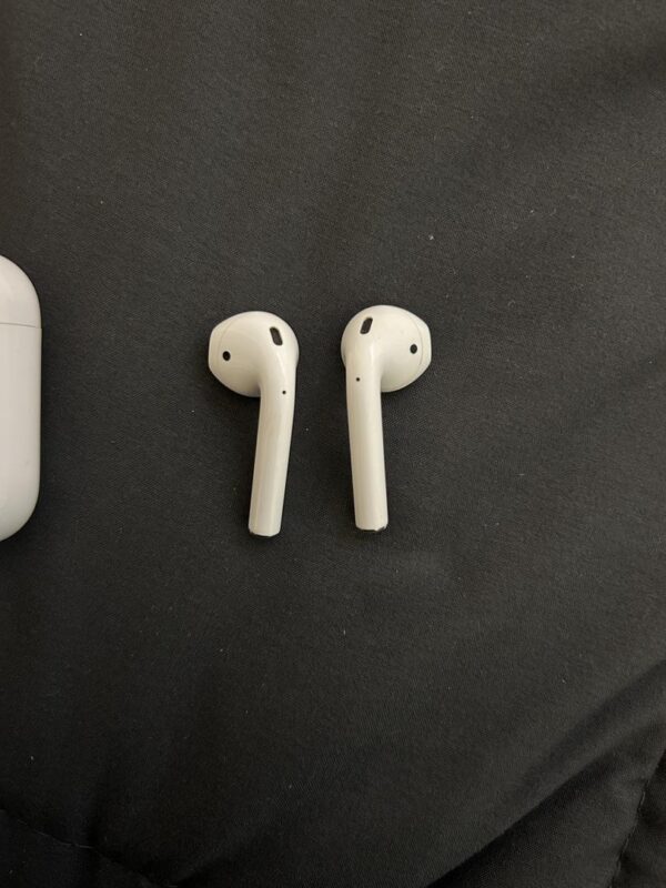 AirPods (2nd Generation) – Lightning Charging Case – Used - Image 10