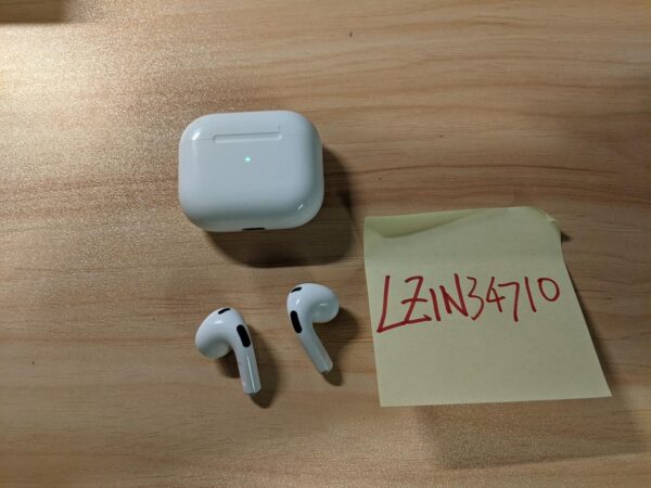 AirPods (3rd Generation) – Lightning Charging Case - Image 7