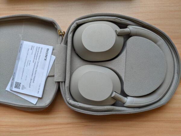 Sony WH-1000XM5 – Used – Silver - Image 11