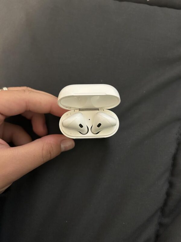 AirPods (2nd Generation) – Lightning Charging Case – Used - Image 13