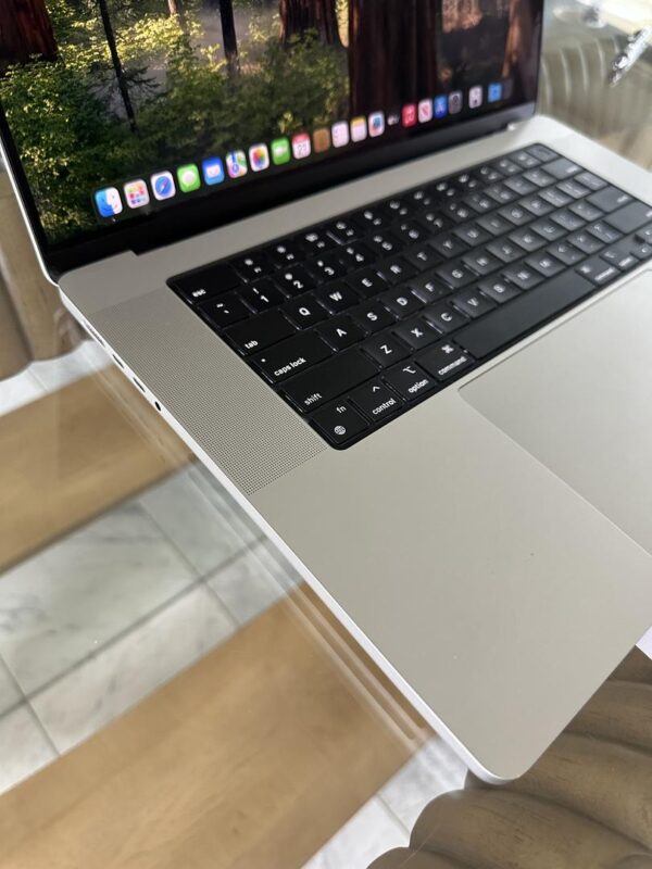 MacBook Pro 2024 – 16" – 512GB – Silver – Mint Condition - Image 9