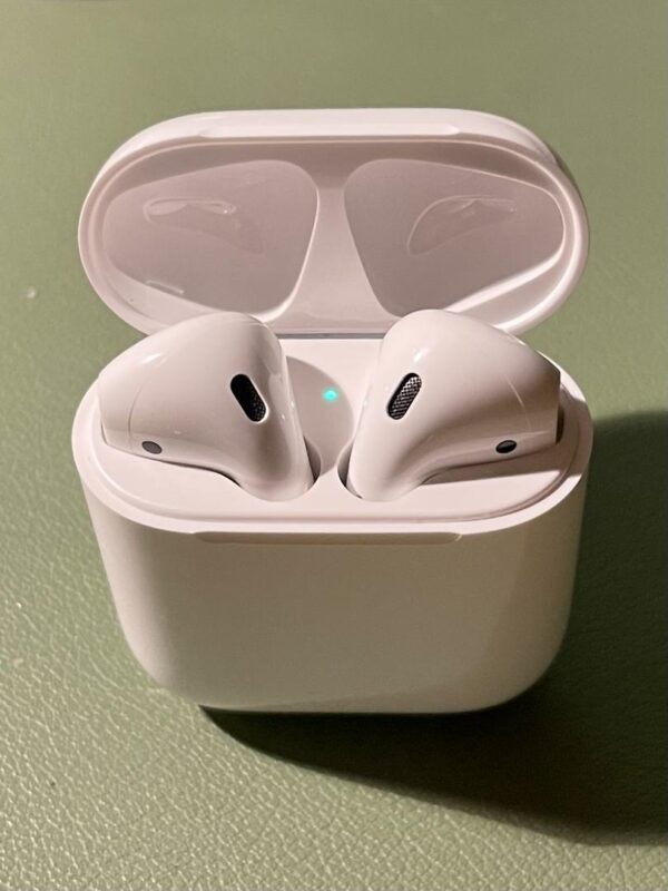 AirPods (2nd Generation) – Lightning Charging Case - Image 2