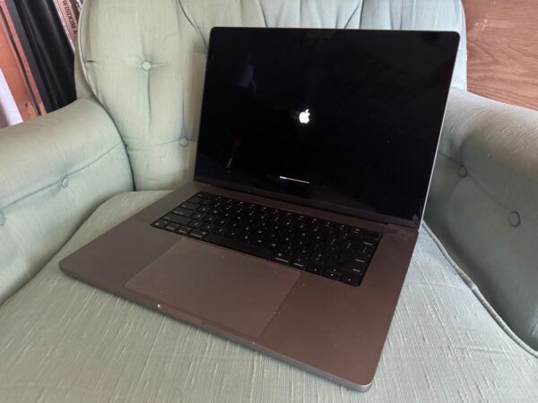 MacBook Pro 2023 – 16" – 1TB – Mint Condition - Image 3