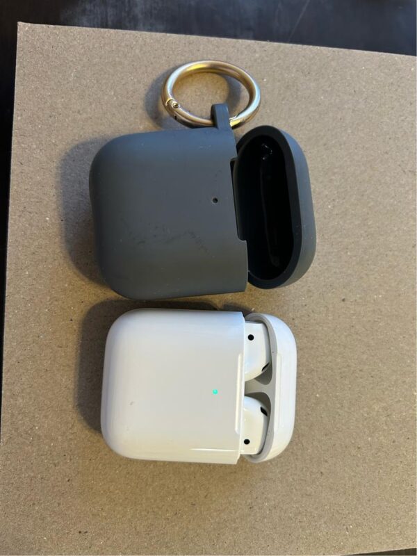 AirPods (1st Generation) – Wireless Charging Case – Used - Image 2