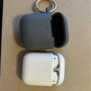 AirPods (1st Generation) – Wireless Charging Case – Used