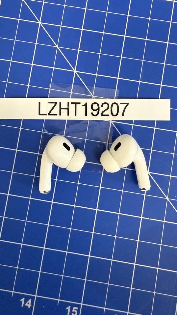 AirPods Pro (2nd Generation) – Lightning Charging Case – Used - Image 2