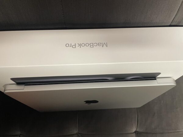 MacBook Pro 2024 – 14" – 1TB – Silver – Mint Condition
