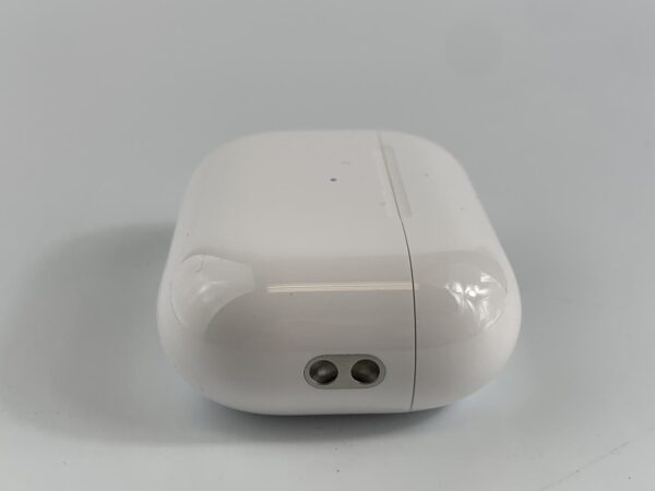 AirPods Pro (2nd Generation) – Lightning Charging Case – Used - Image 2
