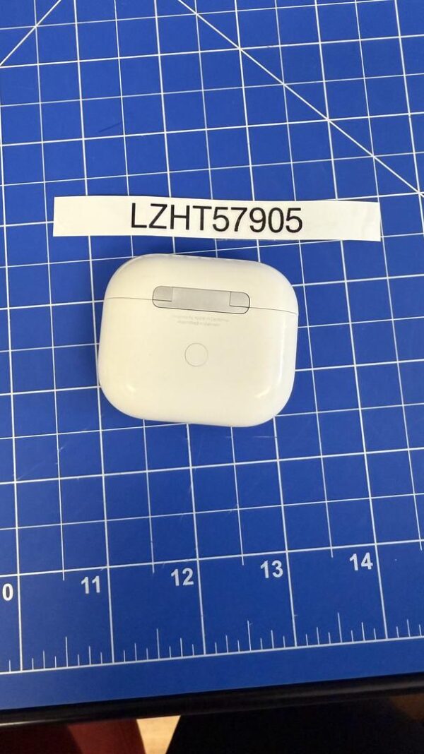 AirPods (3rd Generation) – Lightning Charging Case - Image 3
