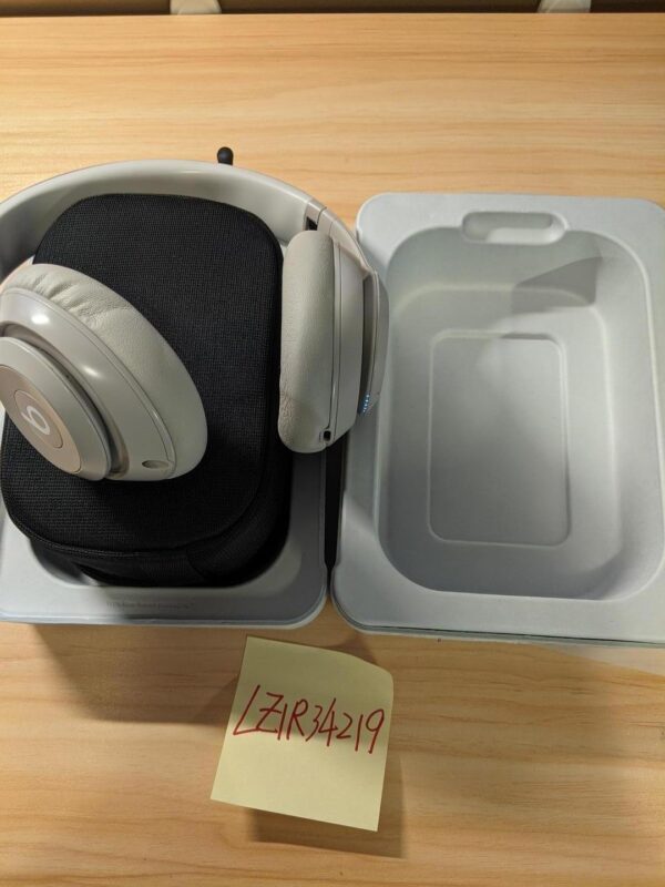 Beats Studio Pro Wireless – Used – Sandstone - Image 4