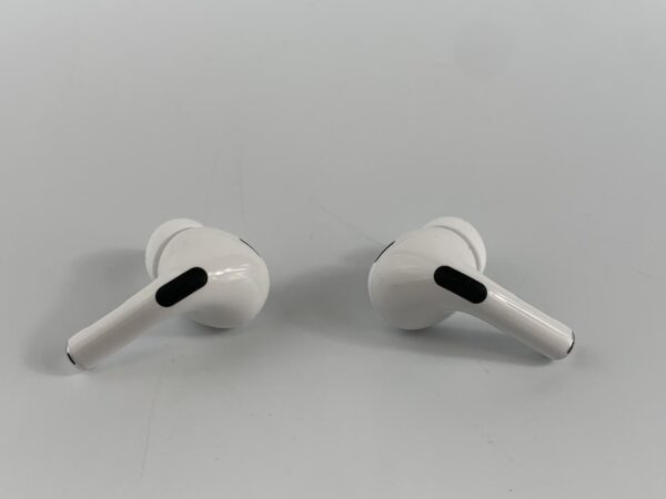 AirPods Pro (2nd Generation) – Lightning Charging Case – Used - Image 3
