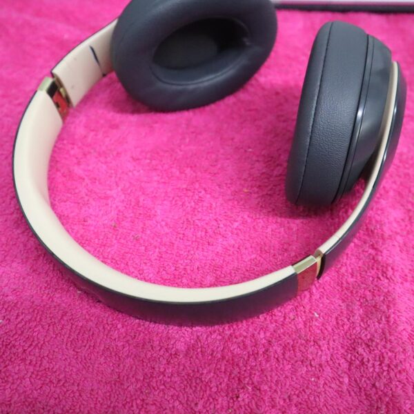 Beats Studio3 Wireless – Used – Black - Image 2