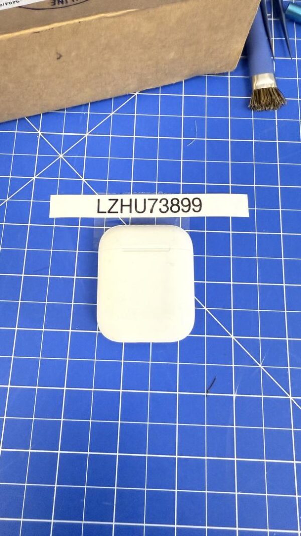 Apple AirPods (1st Generation) – Lightning Charging Case – Very Good Condition - Image 2