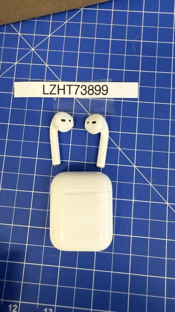 Apple AirPods (1st Generation) – Lightning Charging Case – Very Good Condition - Image 3