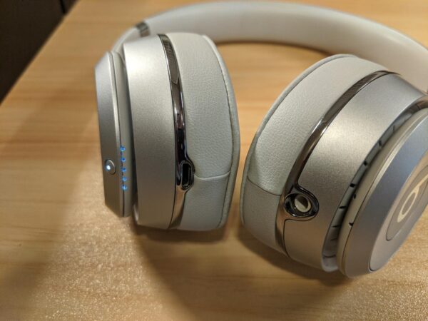 Beats Solo3 Wireless – Used – Silver - Image 2