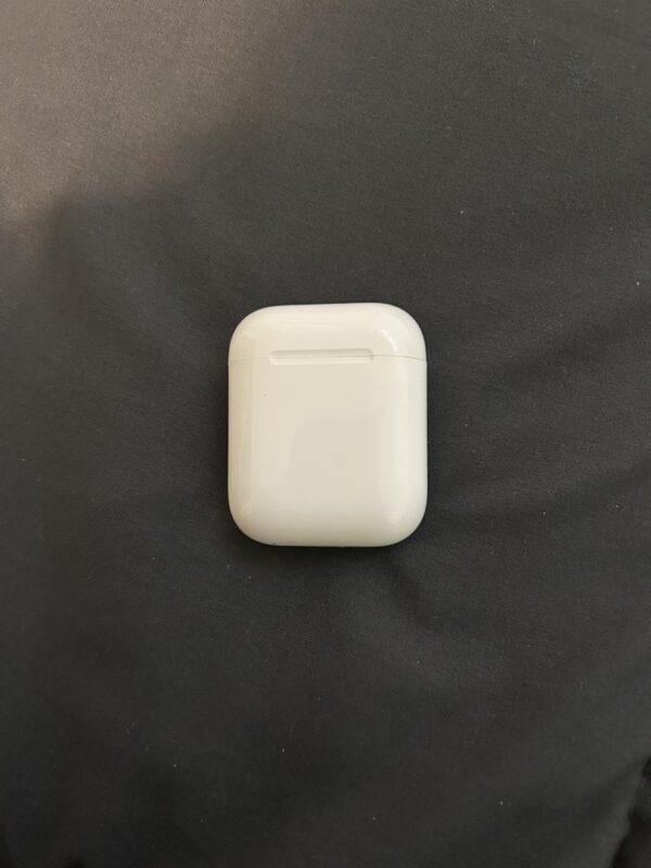 AirPods (2nd Generation) – Lightning Charging Case – Used - Image 5