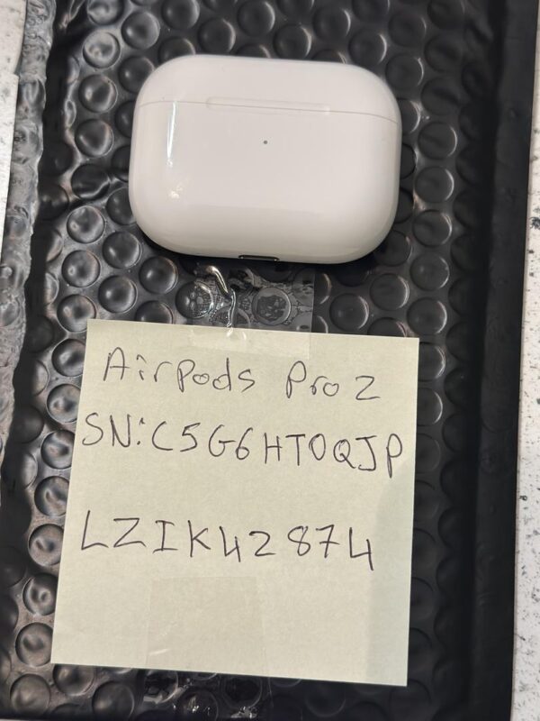 AirPods Pro (2nd Generation) – USB-C Charging Case – Use - Image 2