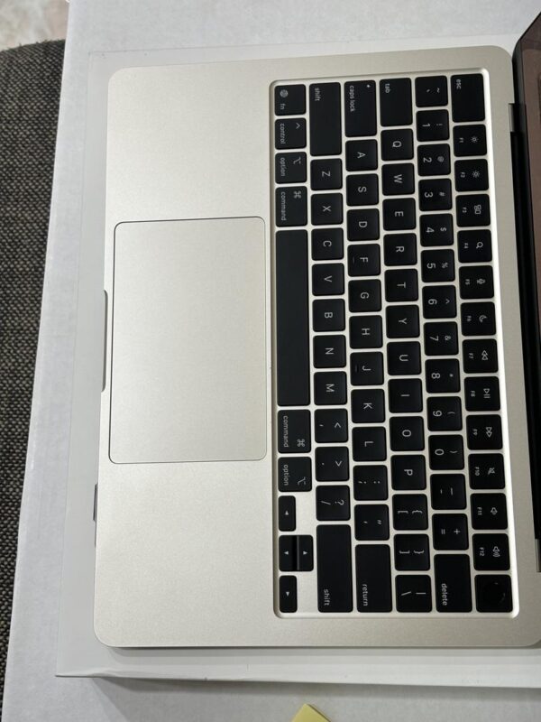 Apple MacBook Air 2025 – 13" – M4 – 16GB RAM – 512GB SSD – Starlight – Mint Condition - Image 4