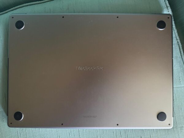 MacBook Pro 2023 – 16" – 1TB – Mint Condition - Image 5