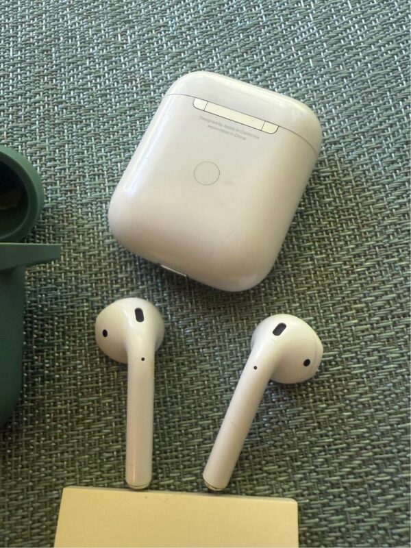 AirPods (2nd Generation) – Wireless Charging Case - Image 5